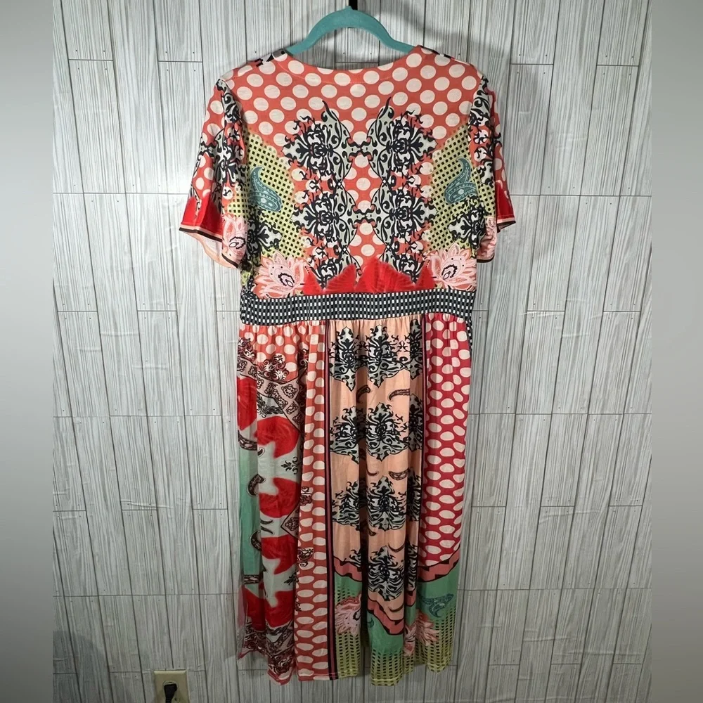 UNIQUE DESIGN DRESS- NWOT - Picture 2 of 5